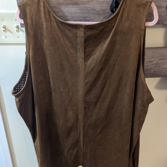 Additionelle Tan Faux Suede Top - Picture 2 of 3